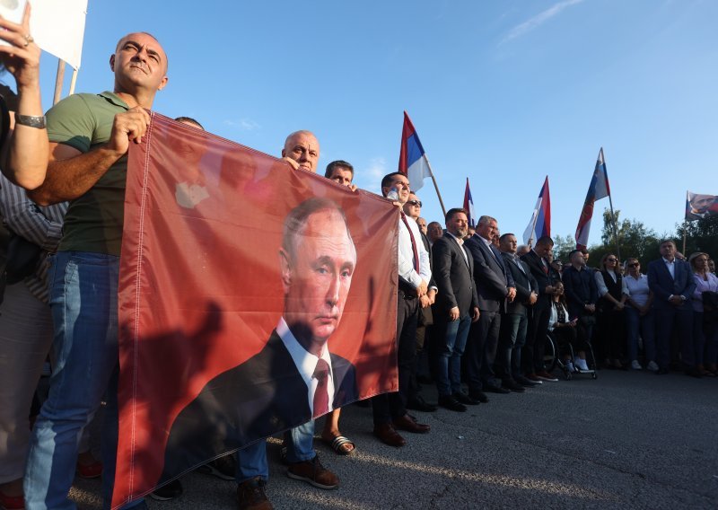 Veliki prosvjed za Milorada Dodika: Nose se Putinove slike, snajperisti i policija na ulicama