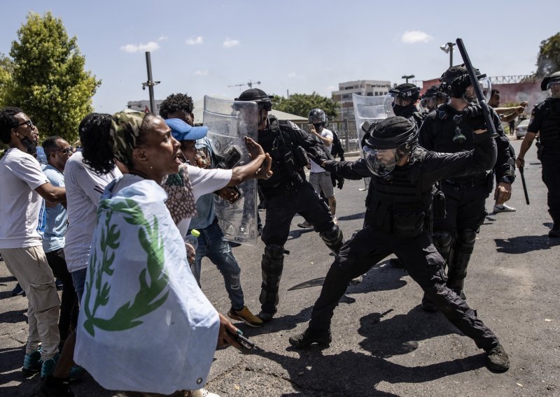 U sukobima s policijom u Tel Avivu ranjeni prosvjednici, državljani Eritreje
