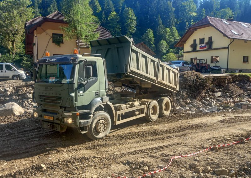 HV pomaže Sloveniji nakon poplave i postavlja most na Dreti