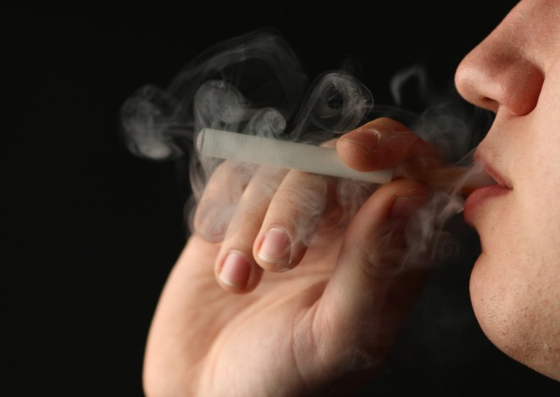 Francuska namjerava zabraniti jednokratne e-cigarete