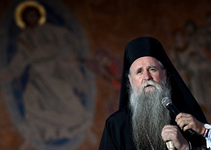 Raskol u Crnogorskoj pravoslavnoj crkvi: Smijenjen mitropolit Mihailo