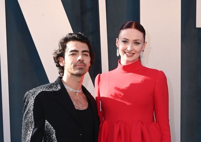 Izvor tvrdi: Joe Jonas želi biti blag prema bivšoj supruzi, ali pod jednim uvjetom