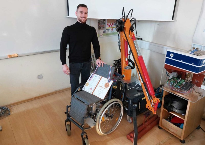 Pomoć medicinskom osoblju: Student izumio robotska invalidska kolica!