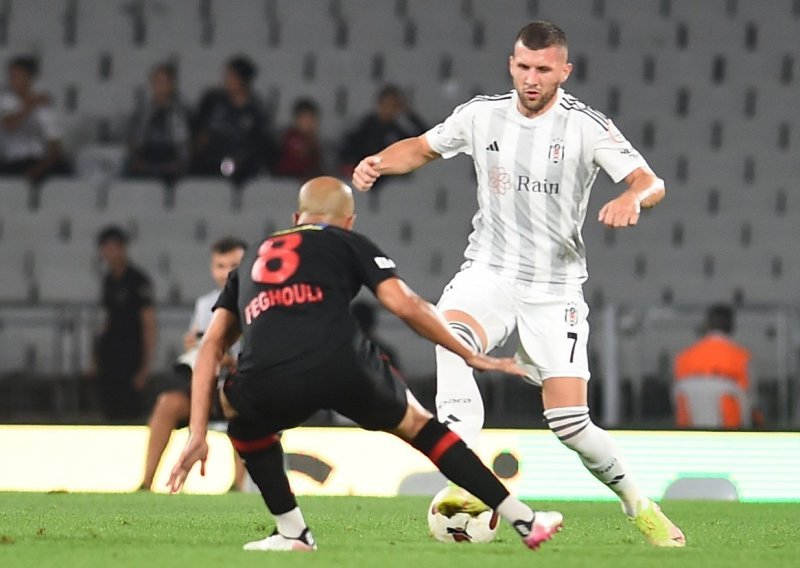 Fener je vodeći, ali Livaković baš i nije presretan; zato je Murić u Konyasporu