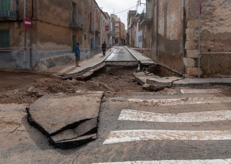 Španjolska na udaru snažne oluje; obustavljen željeznički promet u dijelu zemlje