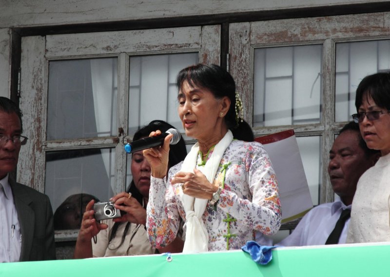 Pritvorena bivša čelnica Mjanmara Aung San Suu Kyi navodno bolesna