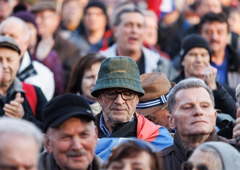 Stižu mirovine za listopad, HZMO objavio kad kreću isplate