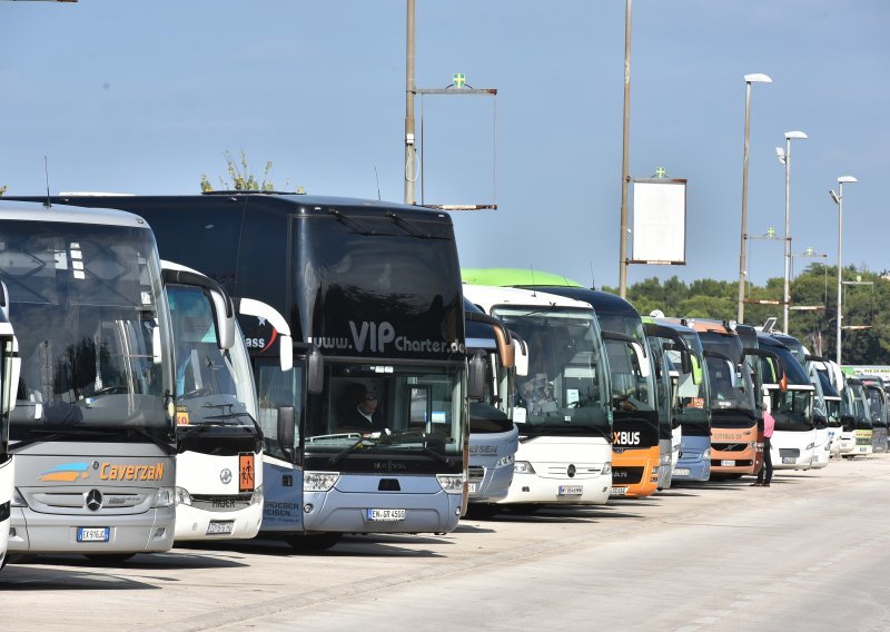 Policija otkrila neispravan autobus koji je trebao prevoziti učenike