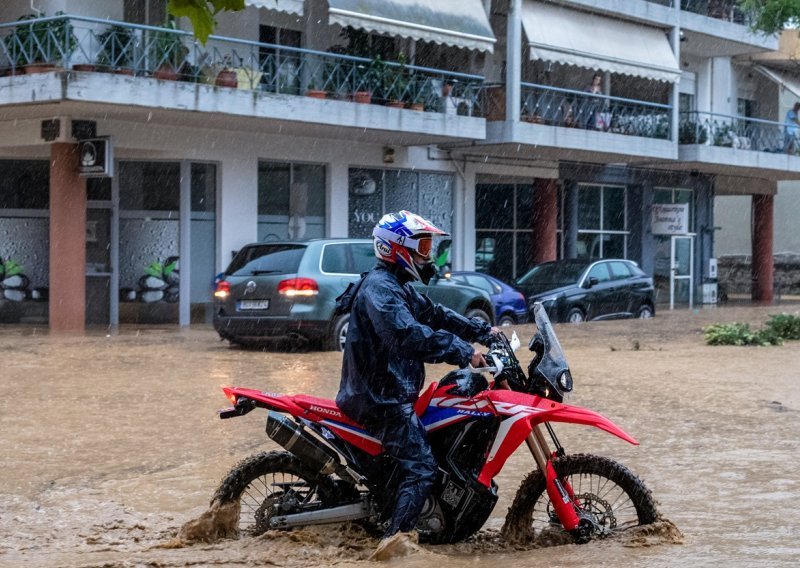 Velike poplave nastavljaju se u Grčkoj, u Bugarskoj se situacija smiruje