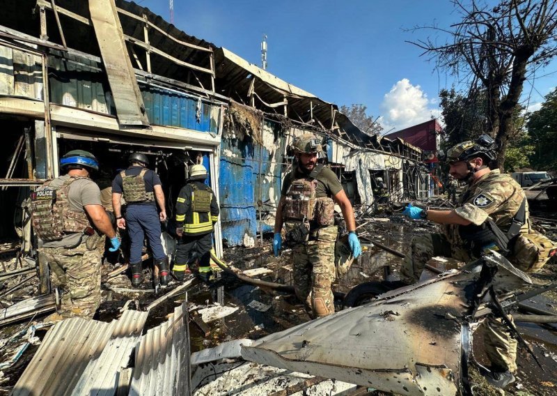 Rusi bombardirali tržnicu u Ukrajini, raste broj poginulih