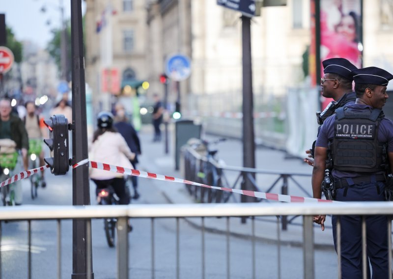 Francuski tinejdžer umro nakon sudara s policijom, vlada poziva na smirenost