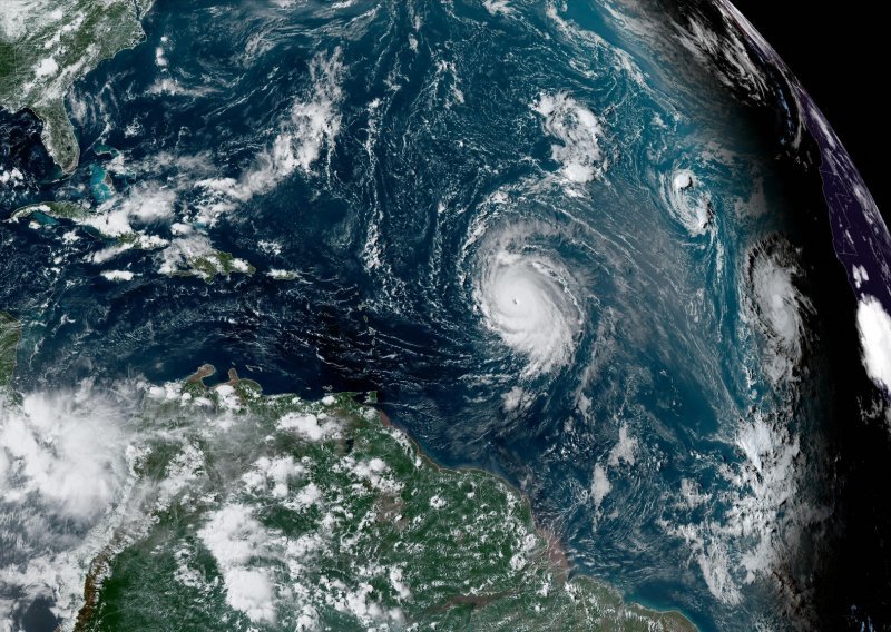 Uragan Lidia prijeti pacifičkoj obali Meksika