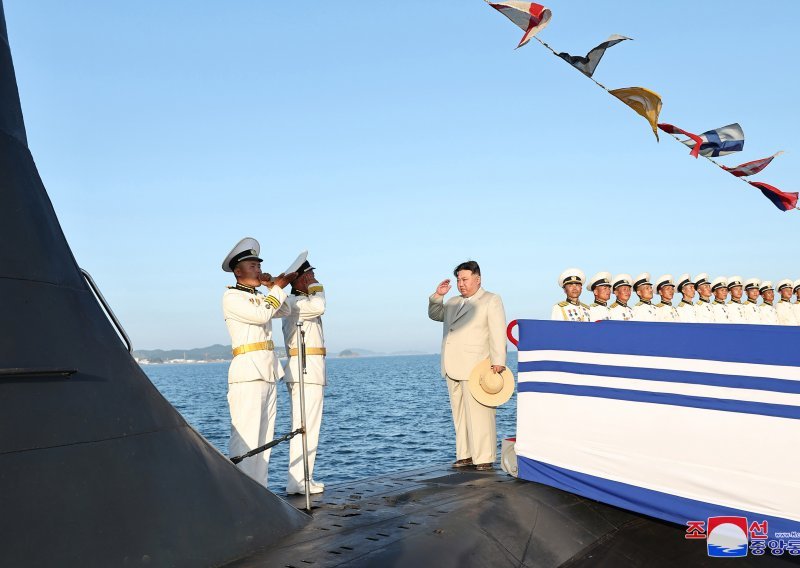 Sjeverna Koreja porinula prvu podmornicu s nuklearnim oružjem, Seul sumnjičav