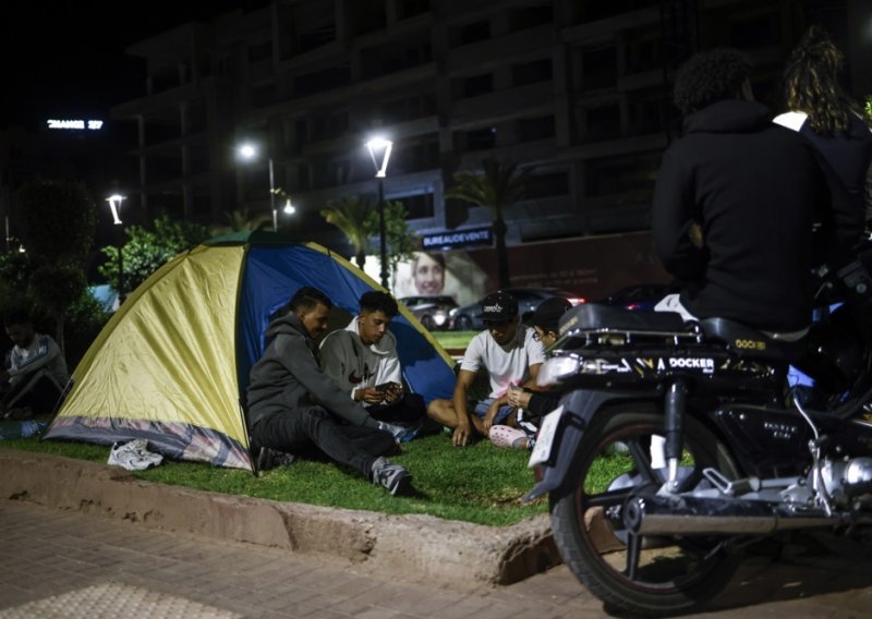 U potresu u Maroku više od 2000 žrtava, brojni građani proveli drugu noć na otvorenom