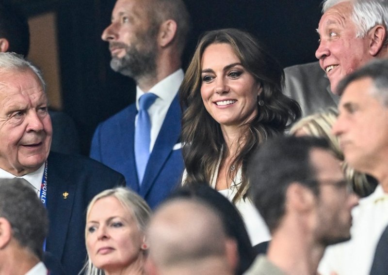 Oduševila gestom: Preko 60.000 Francuza ovacijama pozdravilo Kate Middleton