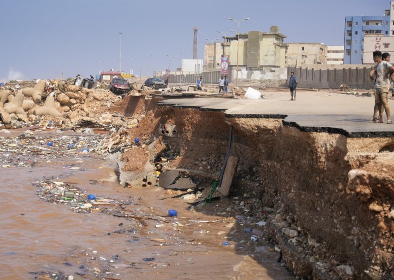 Poplava povukla cijele gradske četvrti u more, tisuće mrtvih u Libiji