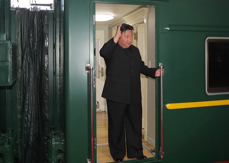 Potpuno je oklopljen, luksuzan, ali i spor - ovaj je vlak najdraže prijevozno sredstvo Kim Jong Una