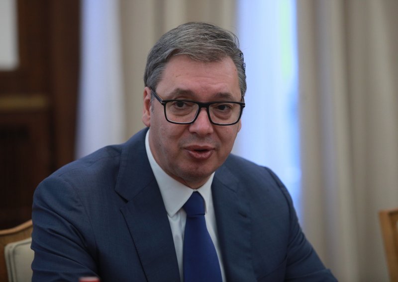 Vučić zatražio snažnije djelovanje KFOR-a na Kosovu