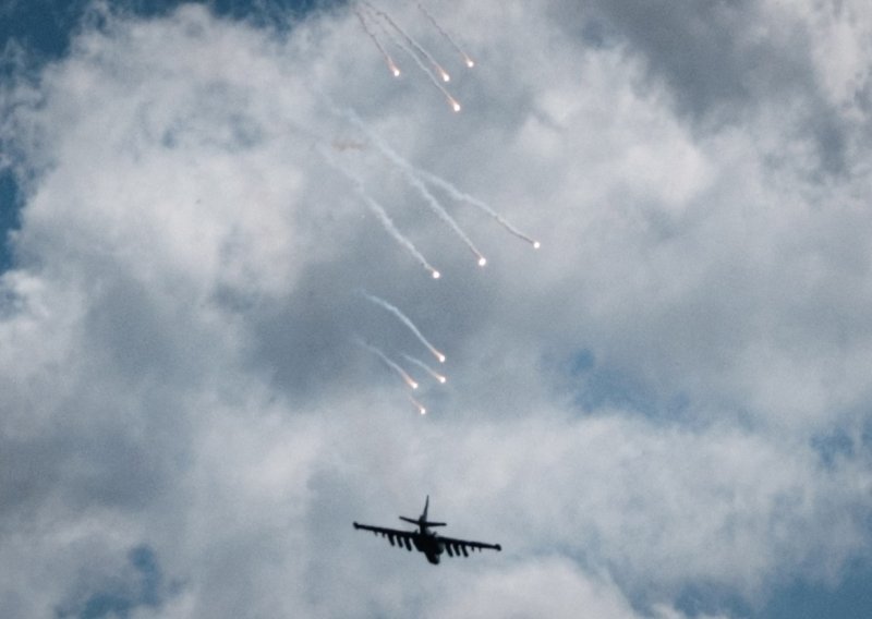 Drama na nebu: Ruski vojni avion pokušao je srušiti britanski izviđački zrakoplov