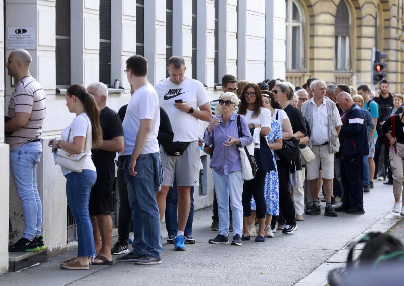 Građani navalili na Hrvatsku narodnu banku, pogledajte što kupuju