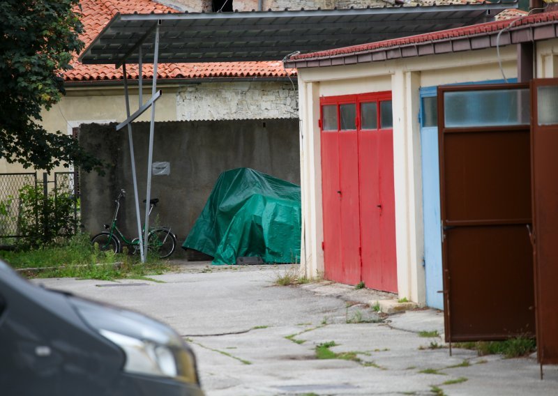 Automobil sletio niz padinu i izgorio, poginula braća. Jedan je imao 19, a drugi samo 12