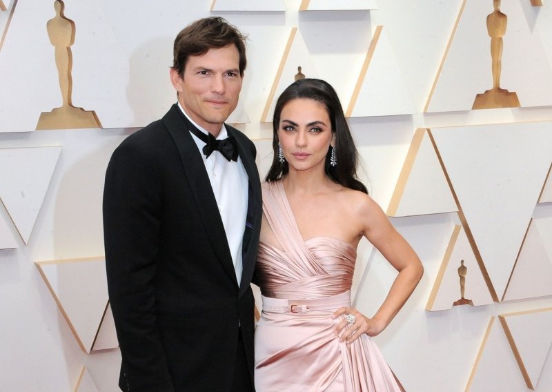 Sve se ruši kao kula od karata: Mila Kunis i Ashton Kutcher strahuju za svoje karijere