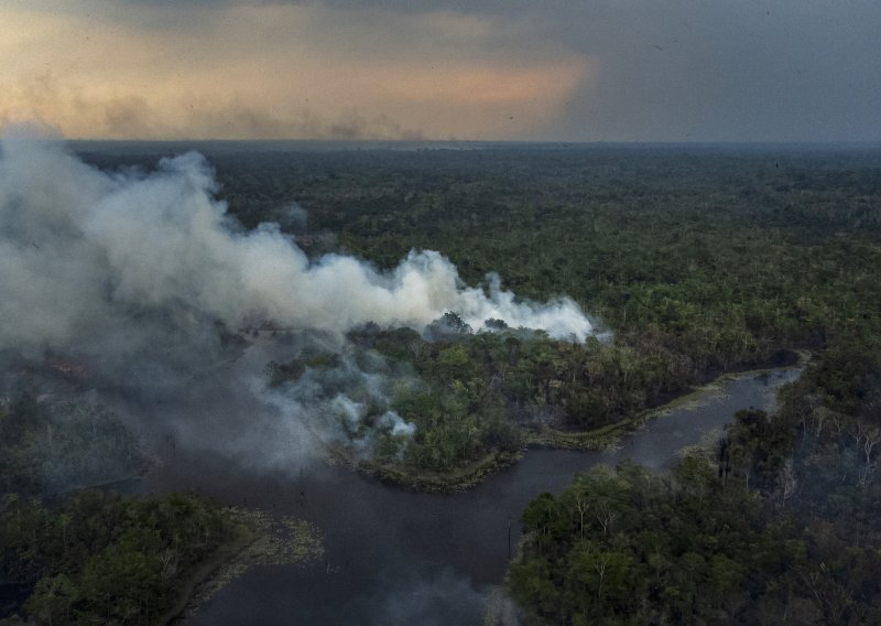 Zrakoplov se srušio usred Amazonije, četrnaest mrtvih
