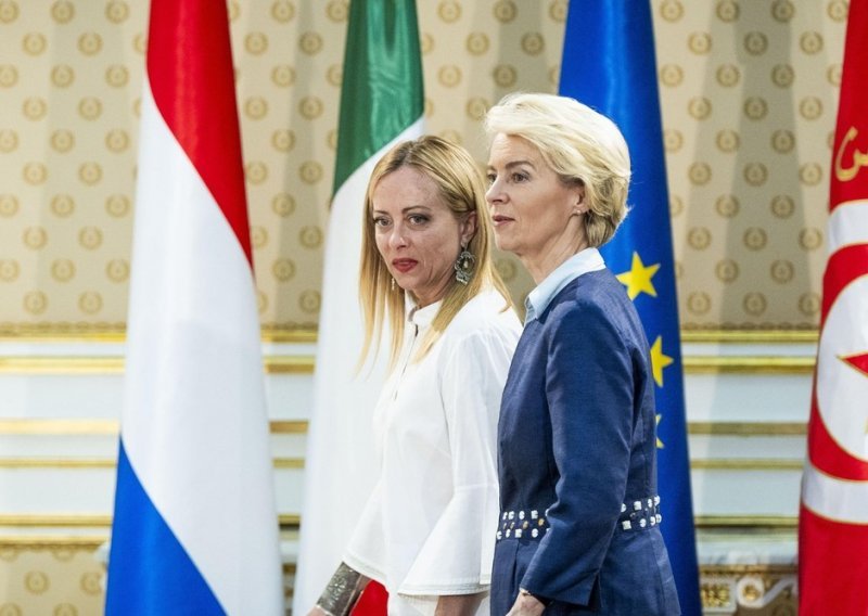 Von der Leyen: Treba pojačati nadzor Sredozemnog mora zbog migracija