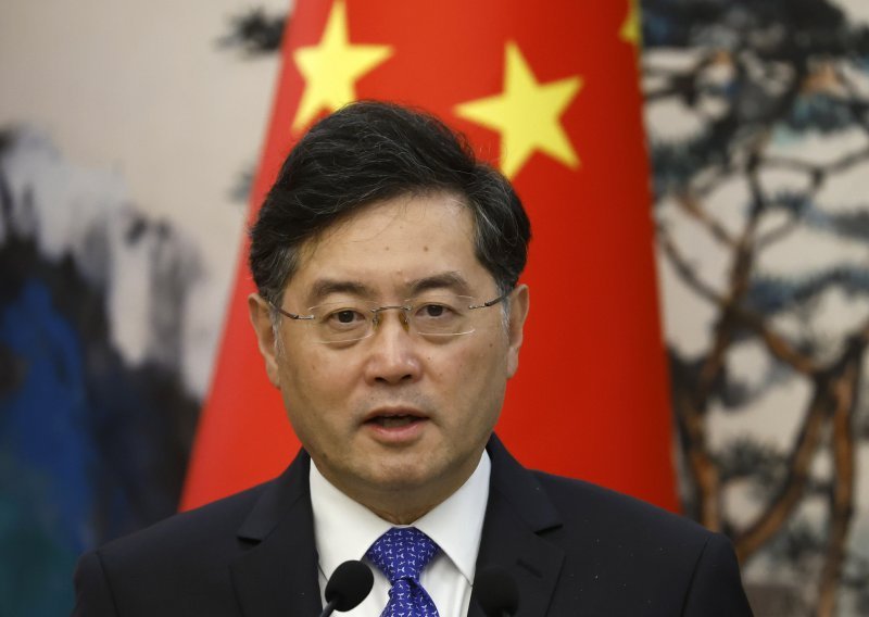 Bivši šef kineske diplomacije smijenjen zbog navodne izvanbračne afere