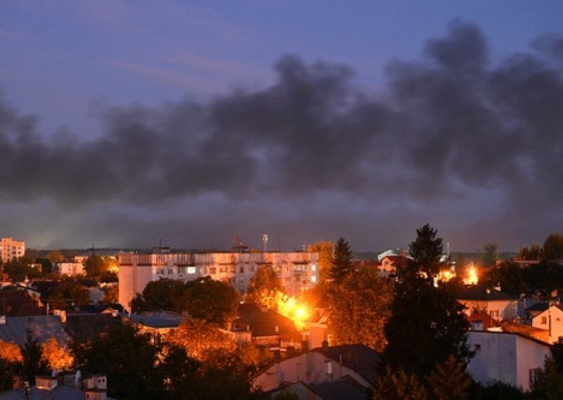 Osoba poginula u ruskom napadu dronovima na Lavov, izbio požar
