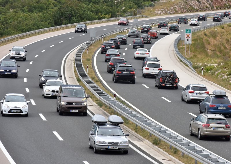 Bura otežava promet između Sv. Roka i Maslenice