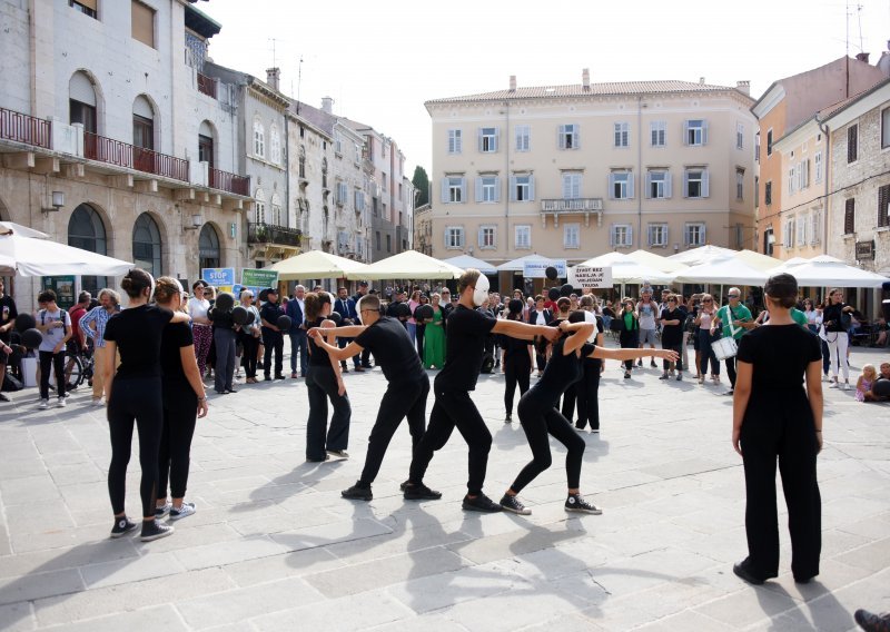 U Puli performans i prosvjed protiv nasilja nad ženama