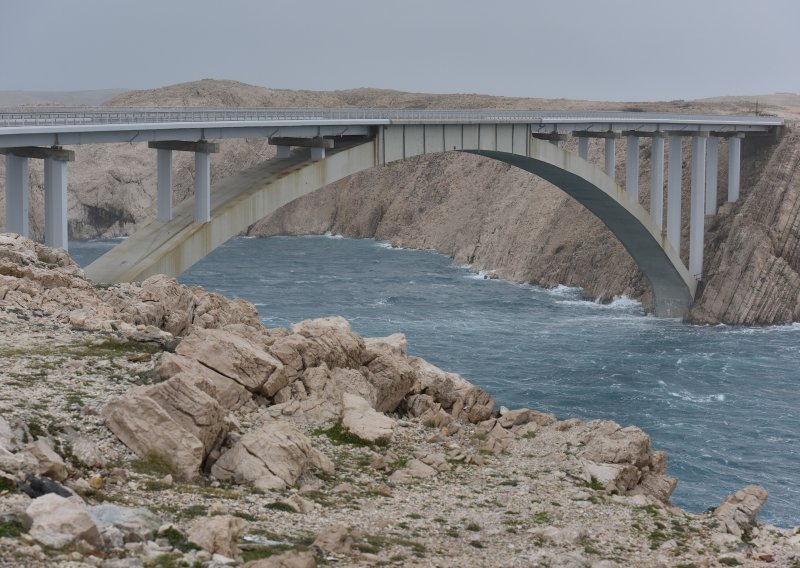 Za sav promet zatvoreni A1 od Sv. Roka do Posedarja i Paški most