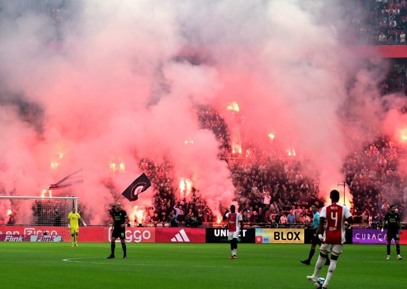 Zbog divljanja navijača prekinut najveći nizozemski derbi; Feyenoord razbio Ajax