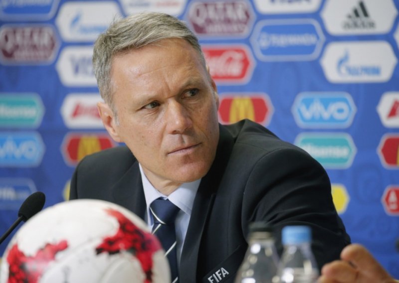 Van Basten zbog kaosa navijača potpuno izgubio živce i šokirao izjavom o derbiju