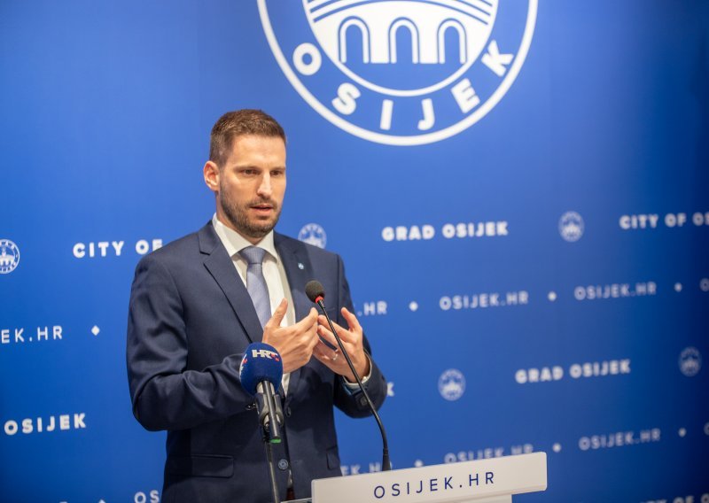 Promjena u klupama HDZ-a; u Sabor se vraća osječki gradonačelnik Radić