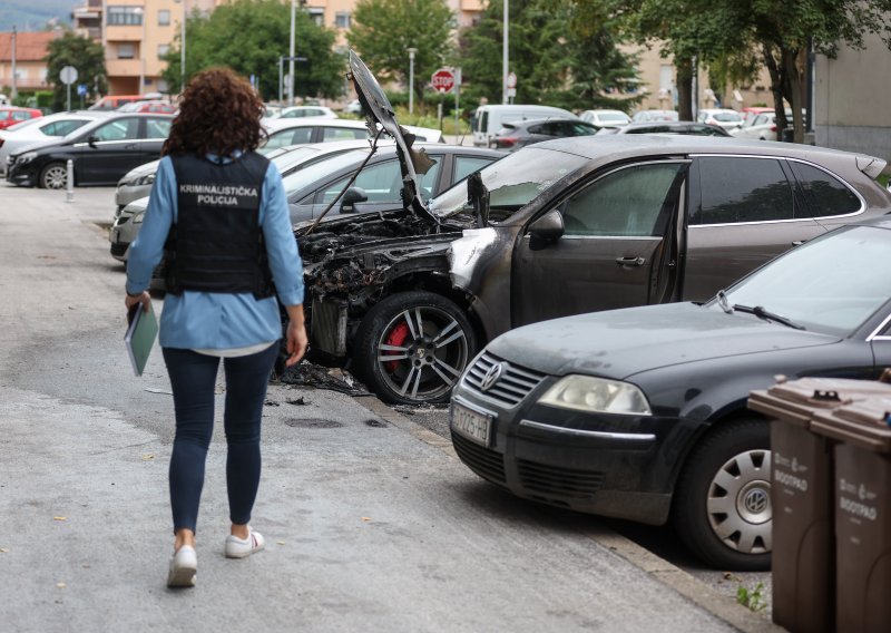 Na zagrebačkoj Malešnici potpuno izgorio Porsche