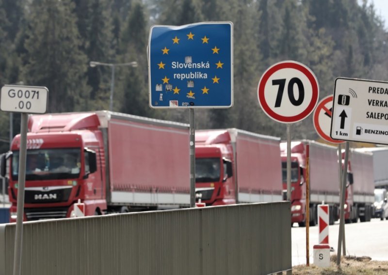 Poljska će provjeravati vozila na granici sa Slovačkom zbog migranata