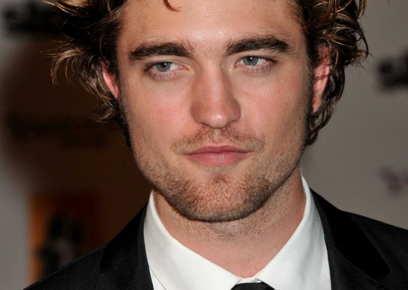 Robert Pattinson glumio šmokljana