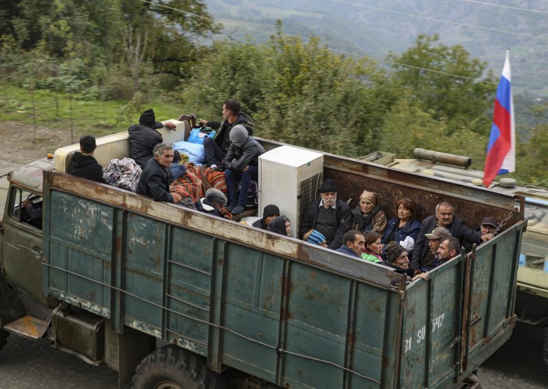 Nagorno-Karabah napustilo oko 85.000 Armenaca