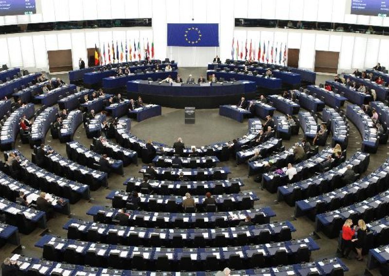 Draft EP resolution appeals for timely ratification of Croatia's EU entry treaty