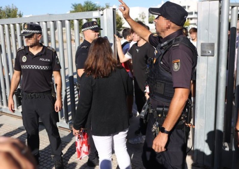 Tinejdžer u Španjolskoj nožem ranio nastavnike i učenika