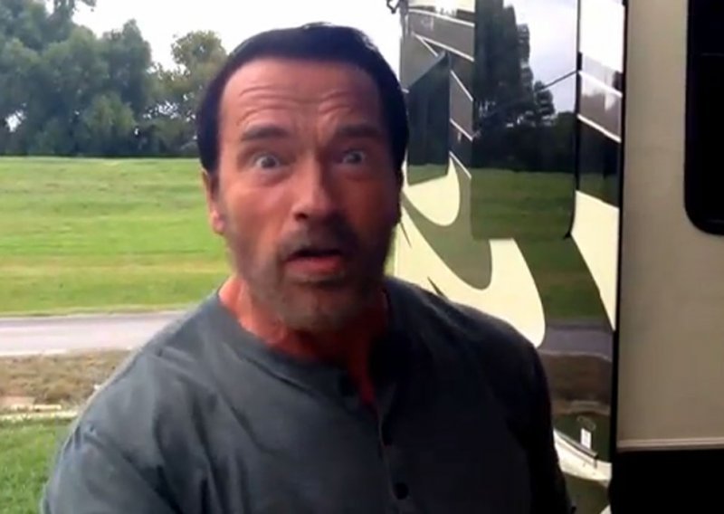 Schwarzenegger mlati mlađe od sebe
