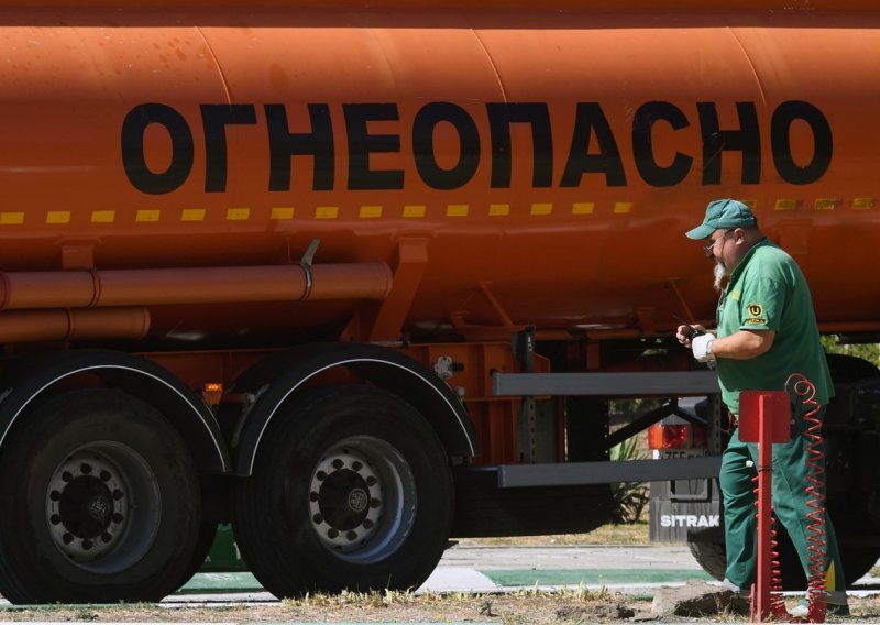 Problemi u Rusiji, vlada traži od proizvodača goriva da snize cijene ili će uvesti strogu regulaciju