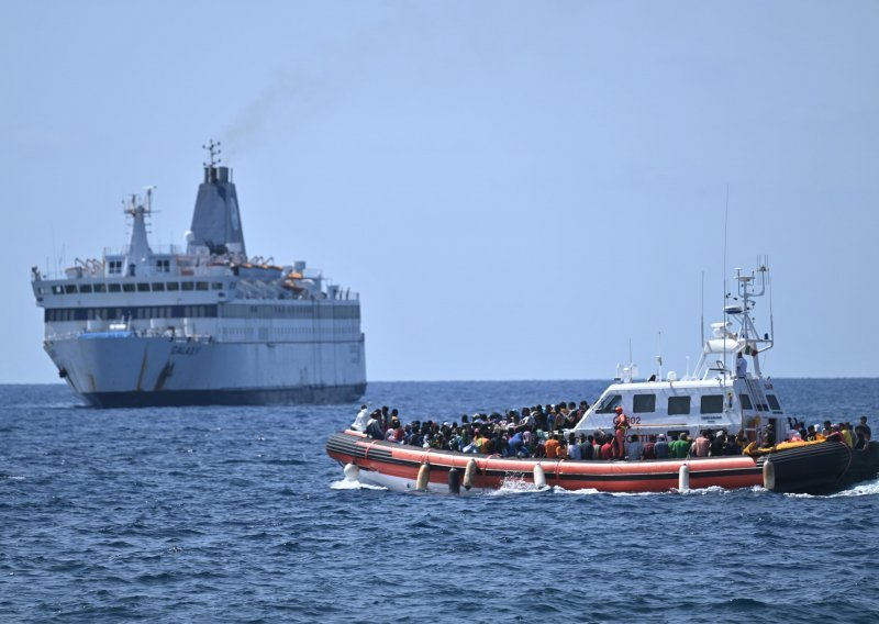 Talijanska obalna straža spasila 177 ljudi od požara na trajektu