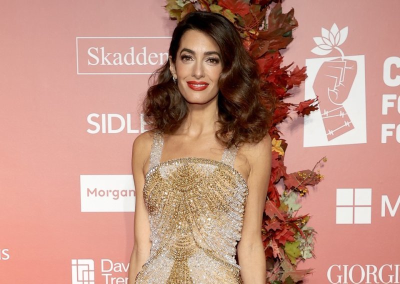 Sjajno izdanje Amal Clooney: U ovoj haljini nije bilo šanse da prođe nezamijećeno