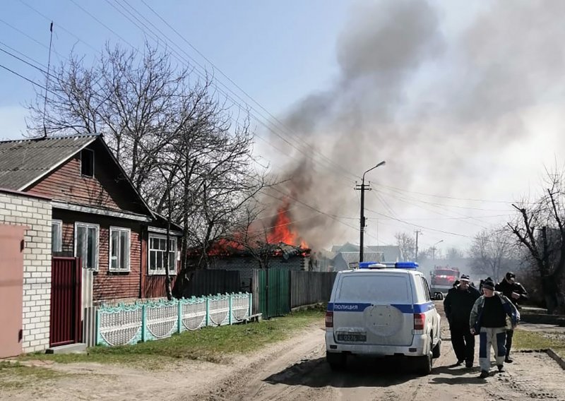 Ruski guverner: Ukrajina gađala selo kazetnim streljivom