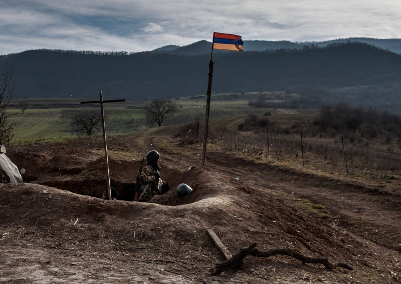 Četvorica čelnika iz Karabaha zatočena u Azerbajdžanu, trojica stigla do Armenije