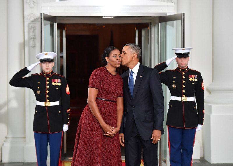 Supružnici Obama će memoarima iz Bijele kuće zaraditi 60 milijuna dolara
