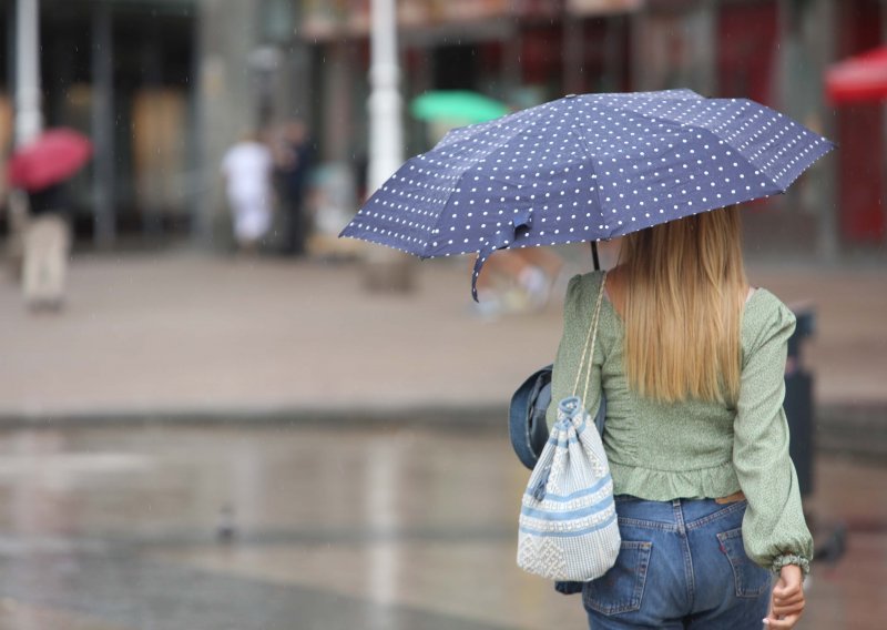 Danas u Hrvatskoj oblačnije, vjetrovitije i većinom svježije, ponegdje i uz kišu